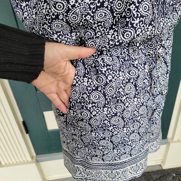 LOFT Dark Navy Blue and White Paisley Long Tab Sleeve Romper Playsuit sz 2 - Picture 5 of 9